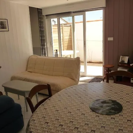 Holiday home Lumineuse Maison De Charme Tres Calme La Flotte