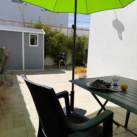 Holiday home Lumineuse Maison De Charme Tres Calme La Flotte
